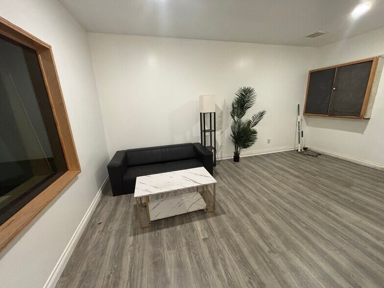 More Photos Of 10843 Burbank Blvd, North Hollywood Office For Sale