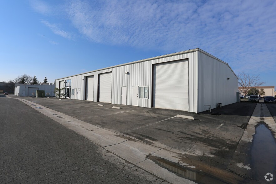 More Photos Of 7460 District Blvd, Bakersfield Unknown For Lease