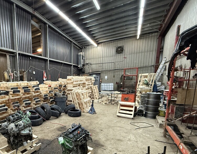More Photos Of 2026 Oak Grove Rd, Grande Pointe Industrial For Lease