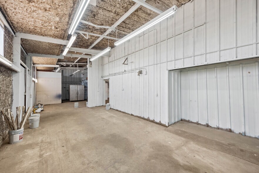 More Photos Of 225 W Lockhart Ave, Coos Bay Warehouse For Sale