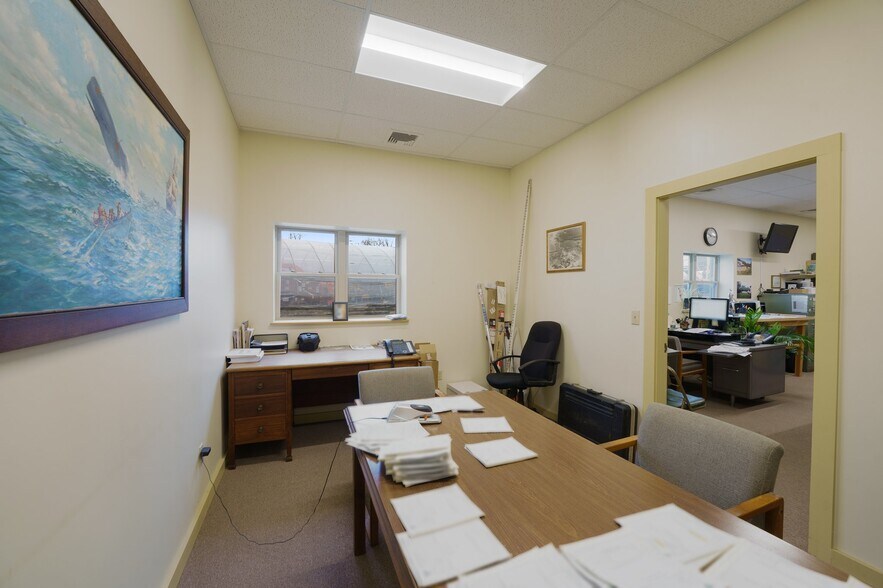 More Photos Of 267 Huttleston Ave, Fairhaven Freestanding For Sale