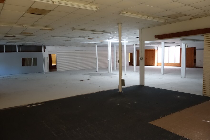 More Photos Of 502 Wells Rd, Orange Park General Retail For Sale