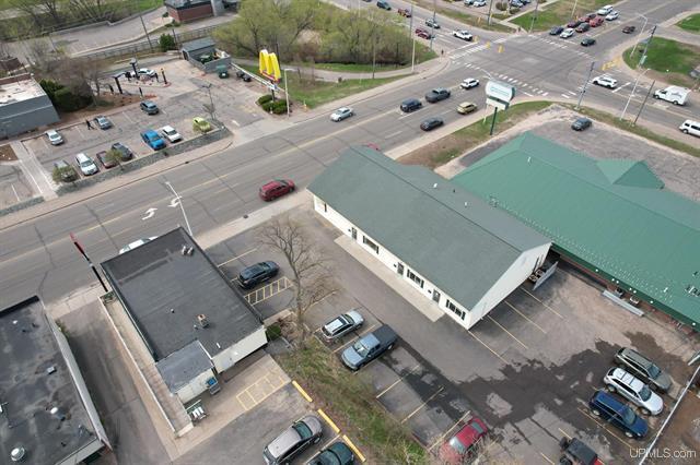 More Photos Of 1104 W Washington St, Marquette Office Residential For Sale
