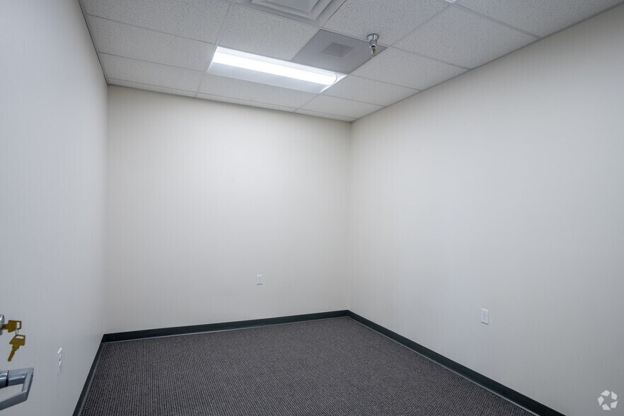 More Photos Of 12430 Mercantile Ave, El Paso Warehouse For Lease