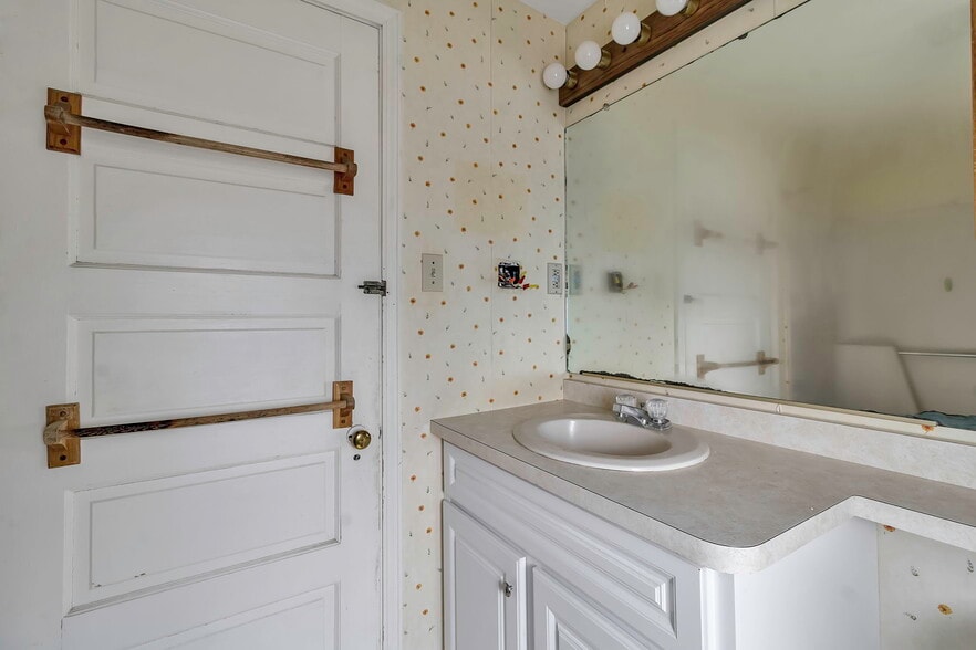 More Photos Of 646 Cayuga Dr, Niagara Falls Religious Facility For Sale