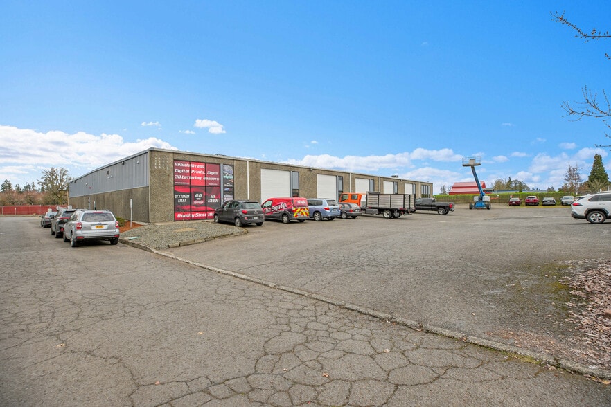 More Photos Of 2630 SE 39th Loop, Hillsboro Warehouse For Lease