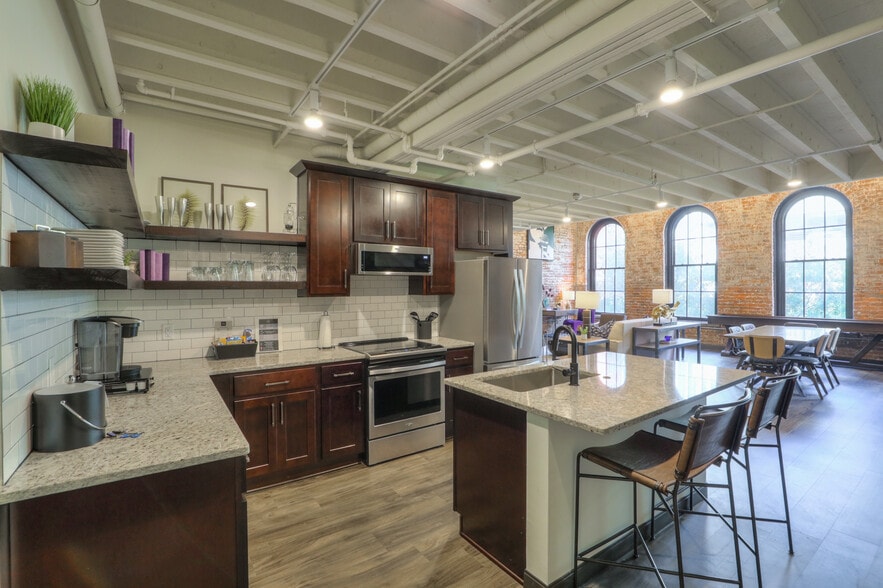 More Photos Of 154 2nd Ave N, Nashville Hotel For Sale