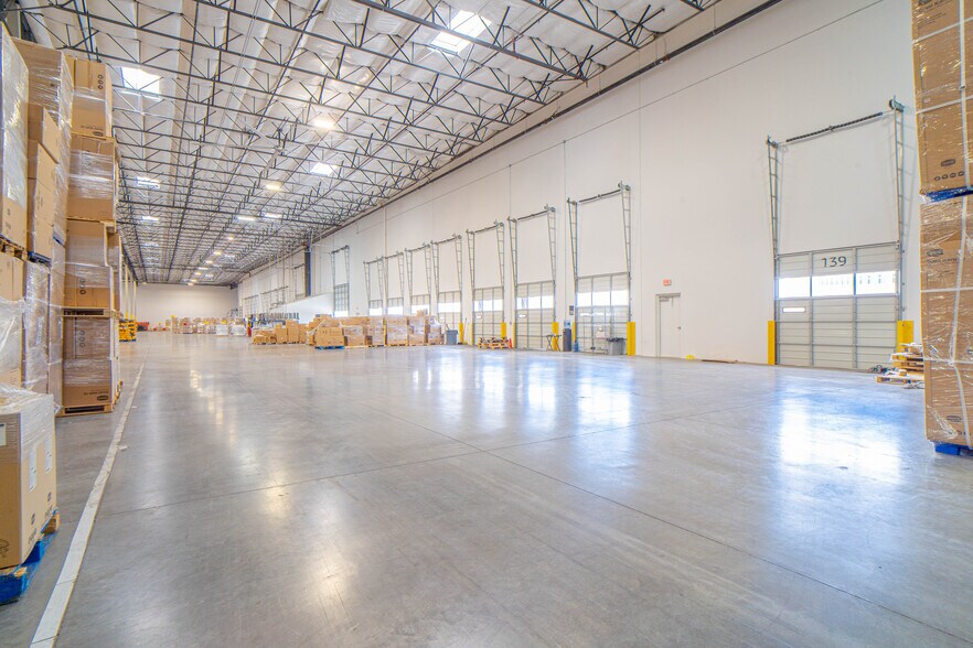 More Photos Of 2125 W Cheyenne Ave, North Las Vegas Distribution For Lease