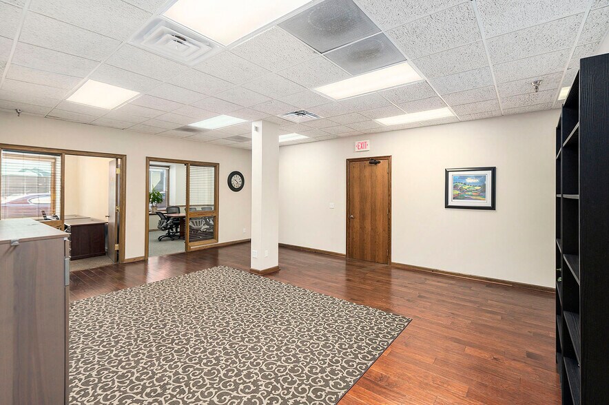 More Photos Of 115-125 E Park St, Olathe Office For Sale