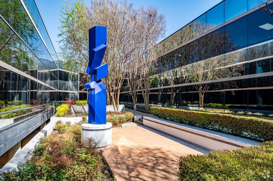 More Photos Of 4004 Belt Line Rd, Addison Unknown For Lease