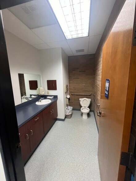 More Photos Of 202 SE Dorion Ave, Pendleton Healthcare For Lease