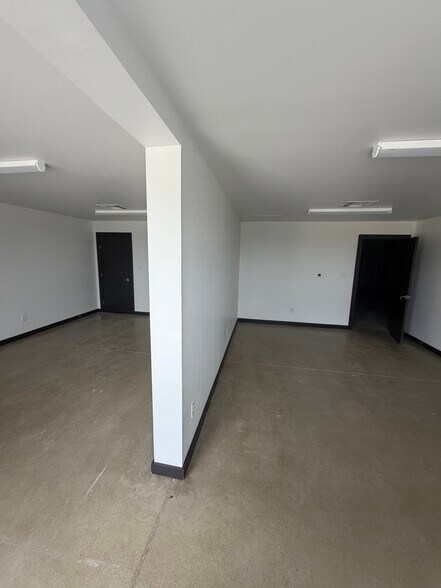 More Photos Of 5431 Old Granbury Rd, Granbury Warehouse For Lease