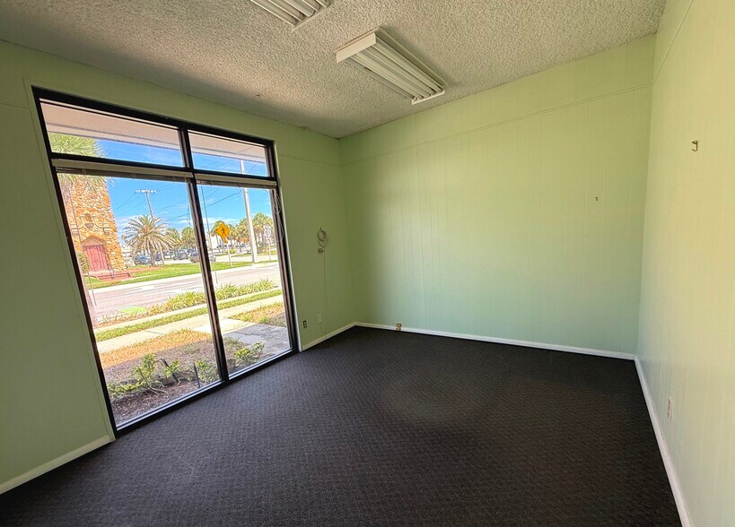 More Photos Of 430 Oakridge Blvd, Daytona Beach Office For Sale