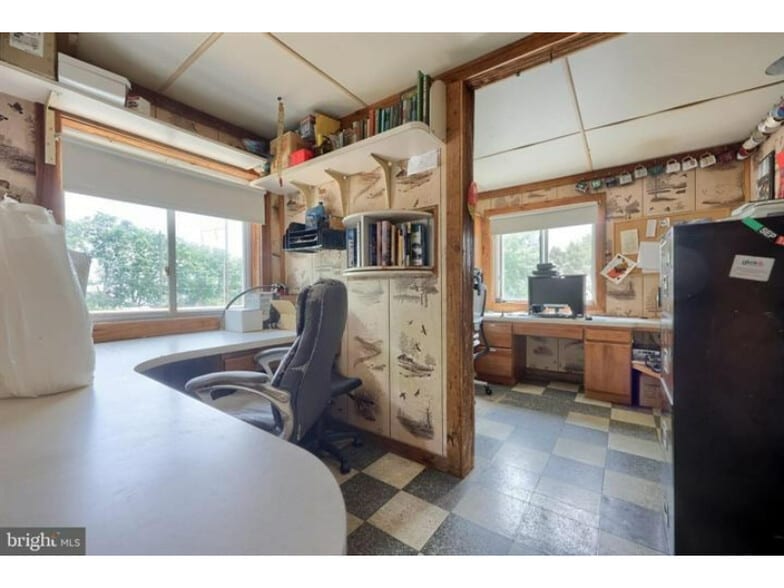 More Photos Of 240 Railroad Ave, Bird In Hand Flex For Sale