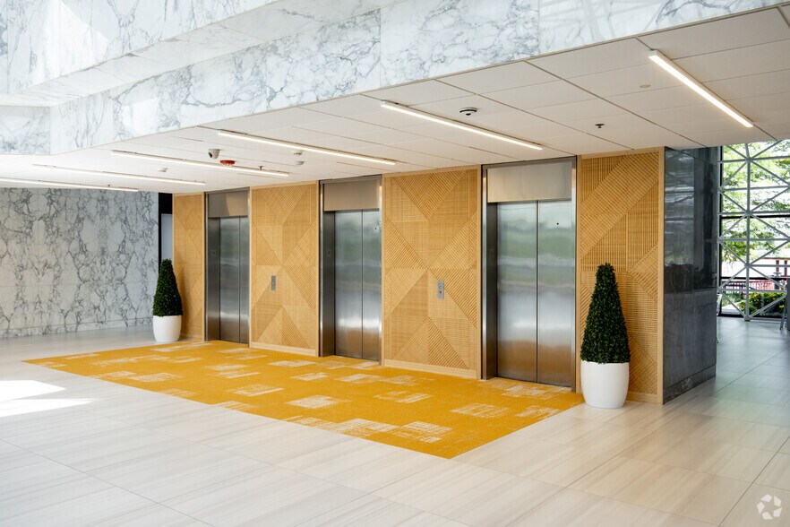 More Photos Of 901 N Lake Destiny Dr, Maitland Office For Lease