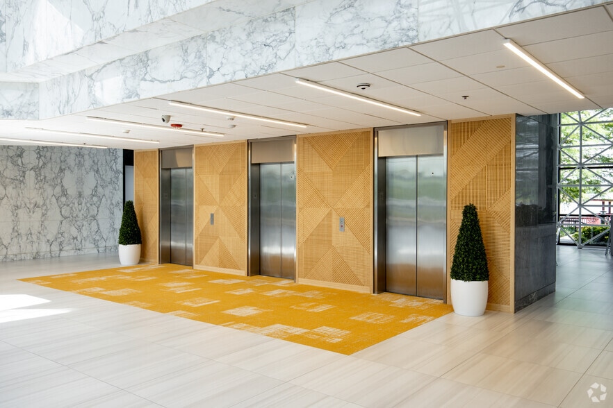 More Photos Of 901 North Lake Destiny Rd, Maitland Office For Lease