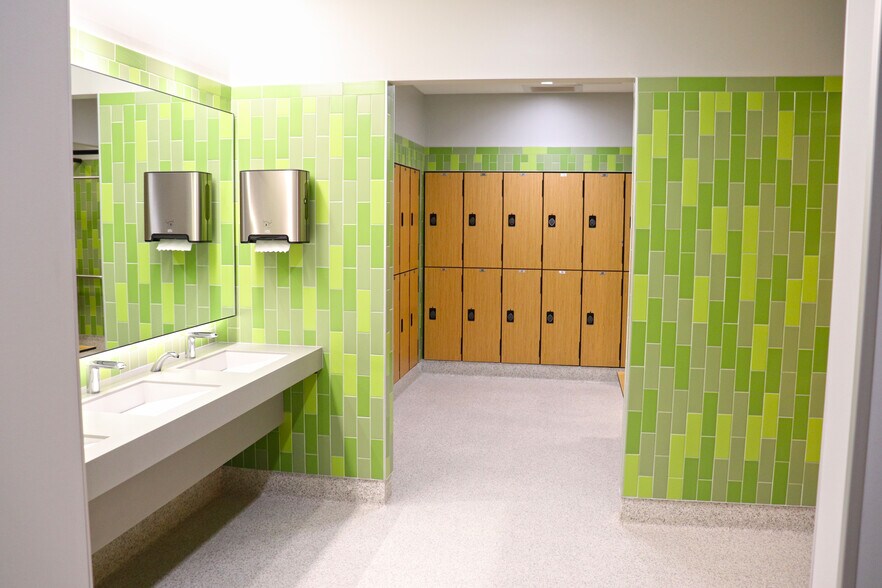 More Photos Of 8001 Forsyth Blvd, Saint Louis Office For Lease