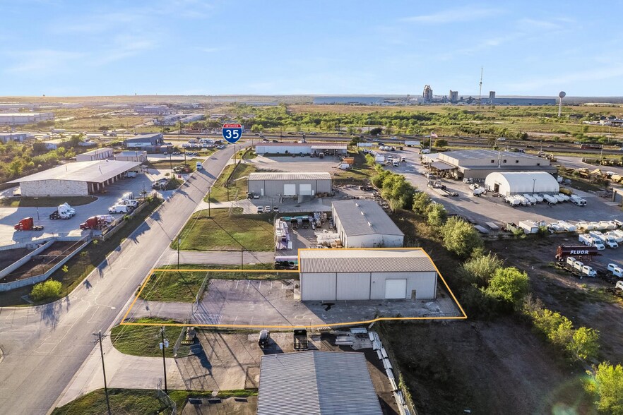 More Photos Of 5291 Industrial Way, Buda Warehouse For Lease