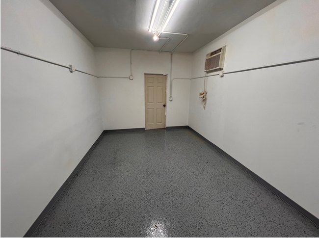 More Photos Of 7629 Foothill Blvd, Tujunga Industrial For Lease