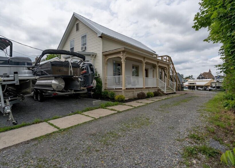 More Photos Of 16 Bethune St, Alexandria Bay Marina For Sale