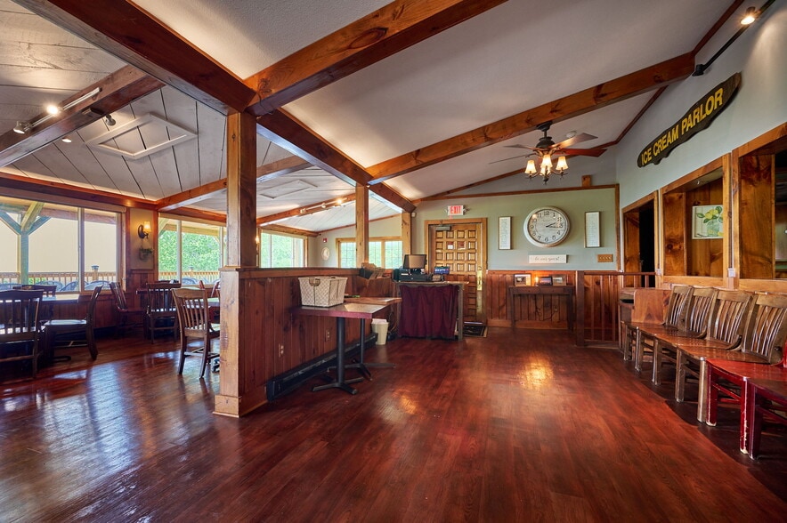 More Photos Of 100 Mountain Rd, Easthampton Restaurant For Sale