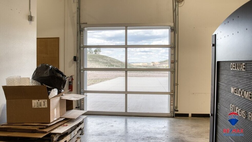 More Photos Of 2423 E Cleveland St, Sundance Flex For Sale