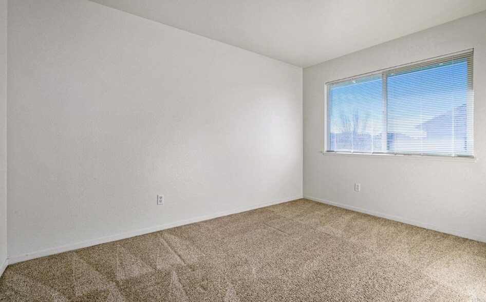 More Photos Of 2304 Donahue Ave, Santa Rosa Apartments For Sale