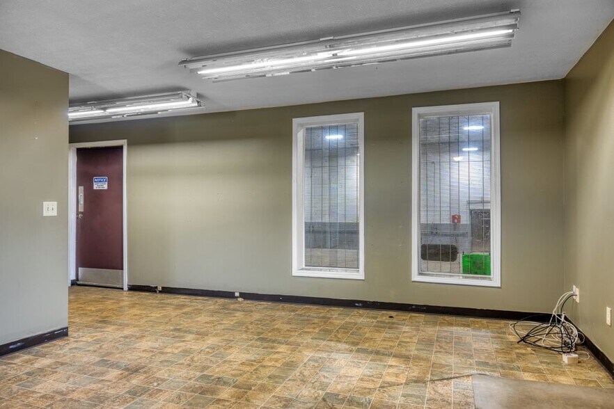 More Photos Of 504 29th St, Parkersburg Warehouse For Lease