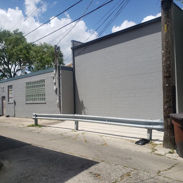 More Photos Of 5111-5115 W Roosevelt Rd, Cicero Manufacturing For Sale