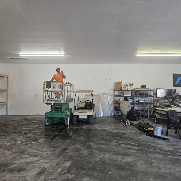 More Photos Of 1830 Patterson Ave, Deland Warehouse For Lease