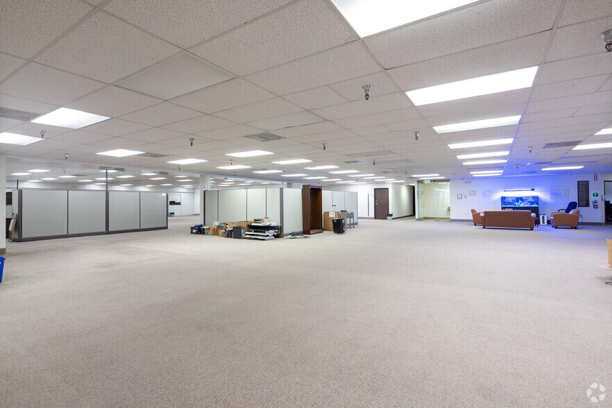 More Photos Of 21310-21314 Lassen St, Chatsworth Warehouse For Lease