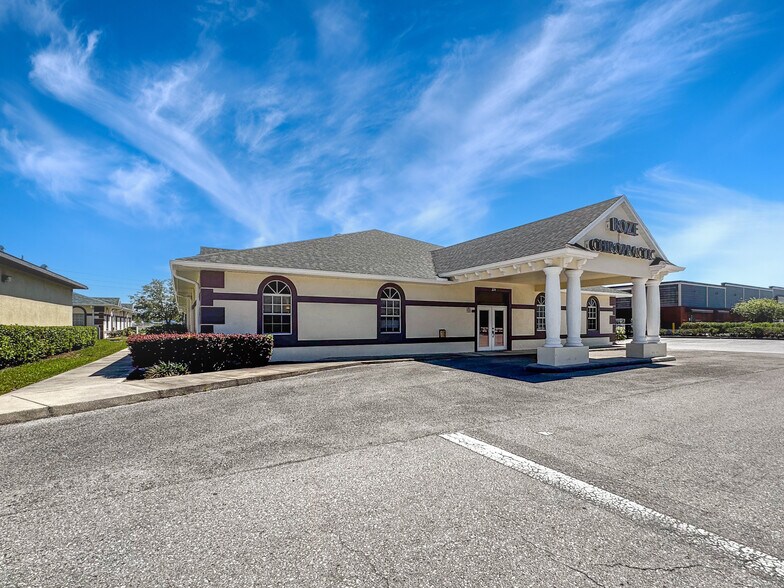 More Photos Of 224 Mariner Blvd, Spring Hill Medical For Sale