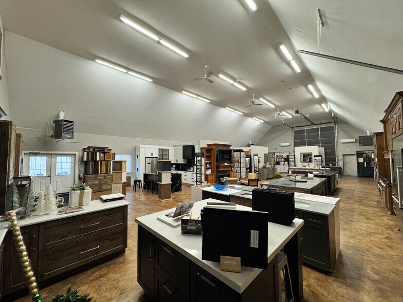 More Photos Of 160 Kelly Rd, Kalispell Flex For Lease