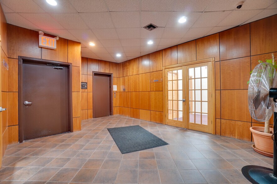 More Photos Of 116-12 Myrtle Ave, Richmond Hill Office For Sale