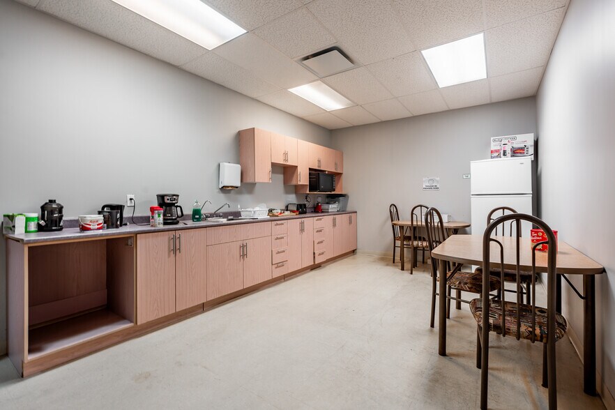 More Photos Of 500 Montée Labossière, Vaudreuil-dorion Service For Sale