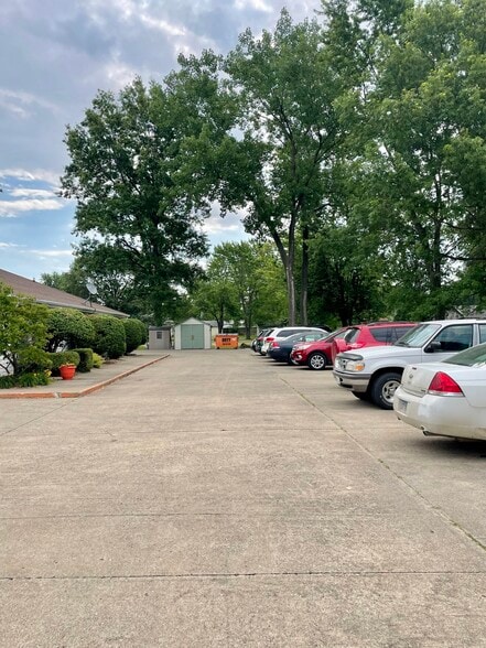 More Photos Of 410 Sunset Dr, Vandalia Apartments For Sale