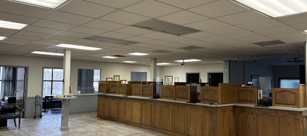 More Photos Of 5705 Valley Rd, Fairfield Bank For Sale