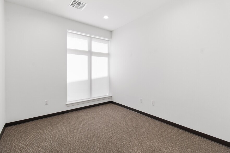 More Photos Of 4438 State Highway 6, College Station Office For Lease