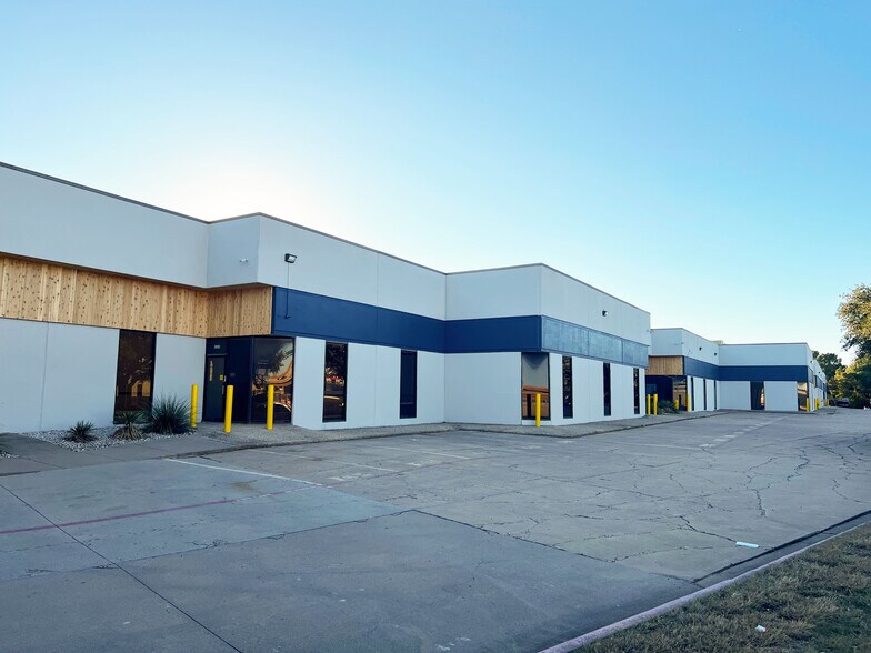 More Photos Of 2500-2536 NE Loop 820, Fort Worth Warehouse For Lease