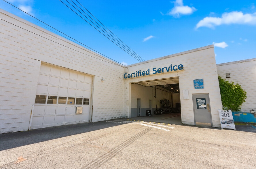 More Photos Of 1229 Country Club Rd, Fairmont Auto Dealership For Sale