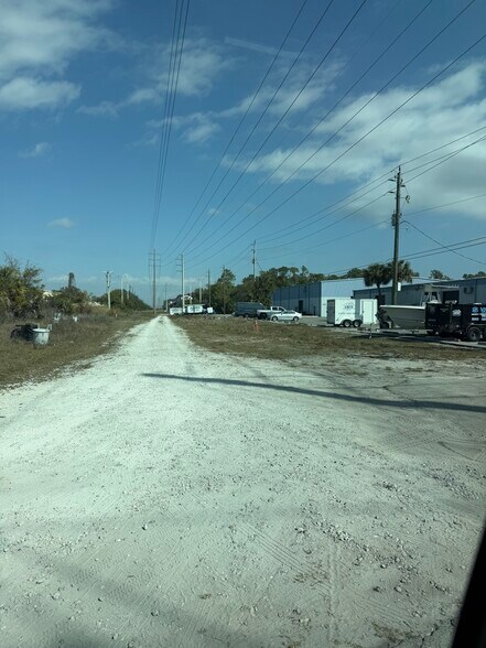 More Photos Of 4755 Mercantile Ave, Naples Unknown For Lease