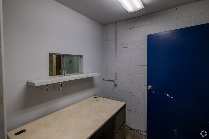 More Photos Of 314 N Wilmington Blvd & 915 W C St, Wilmington Industrial For Sale