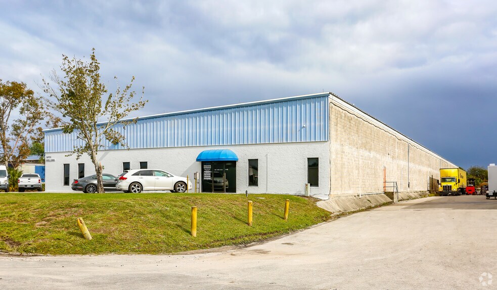 More Photos Of 1031-1048 Miller Dr, Altamonte Springs Manufacturing For Lease