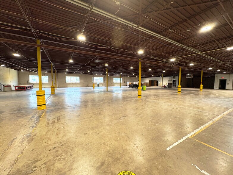 More Photos Of 3949 NW 36th St, Oklahoma City Manufacturing For Sale
