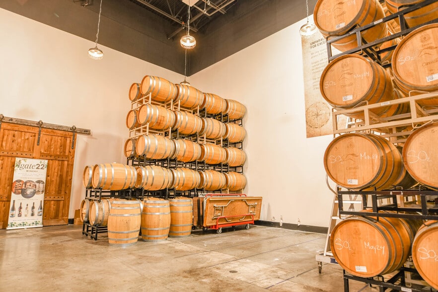 More Photos Of 19288 22nd Ave, Surrey Warehouse For Lease