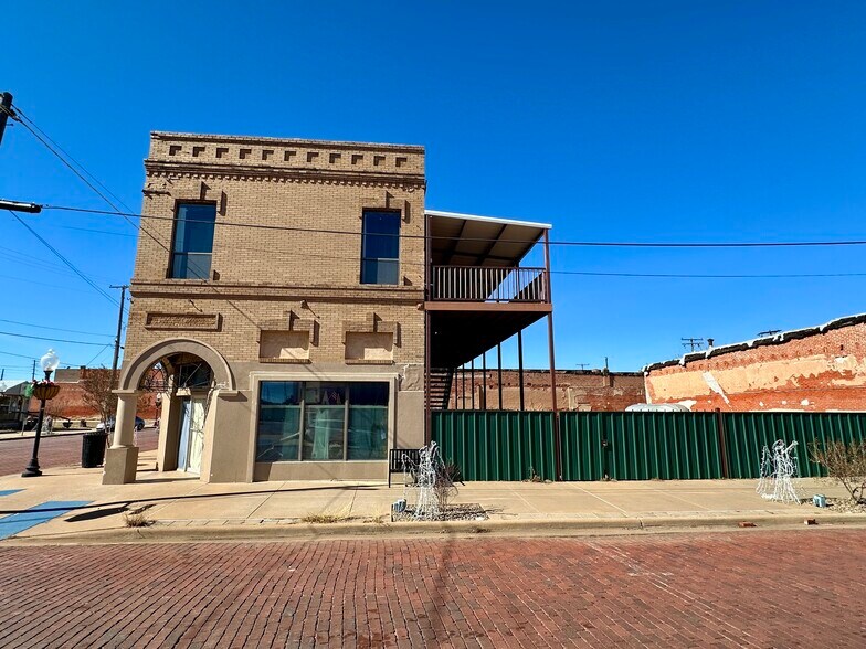 Primary Photo Of 101 N Waggoner St, Electra Flex For Sale