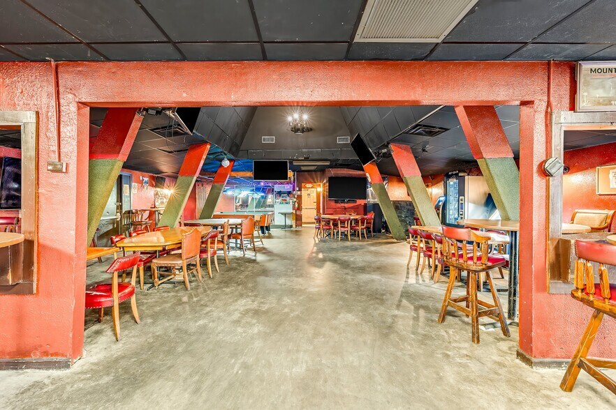 More Photos Of 1623 W 15th St, Panama City Bar For Sale