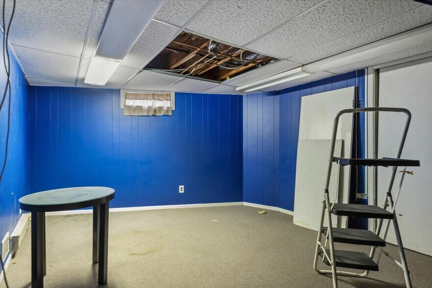 More Photos Of 2060 W Monroe St, Springfield Office For Sale