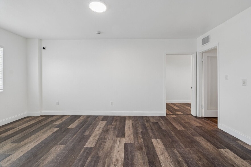 More Photos Of 6536 Lincoln Way N, Saint Petersburg Office For Lease