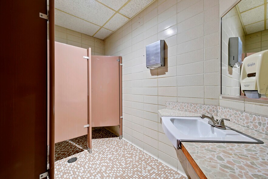 More Photos Of 120 S Liberty St, Independence Office For Sale